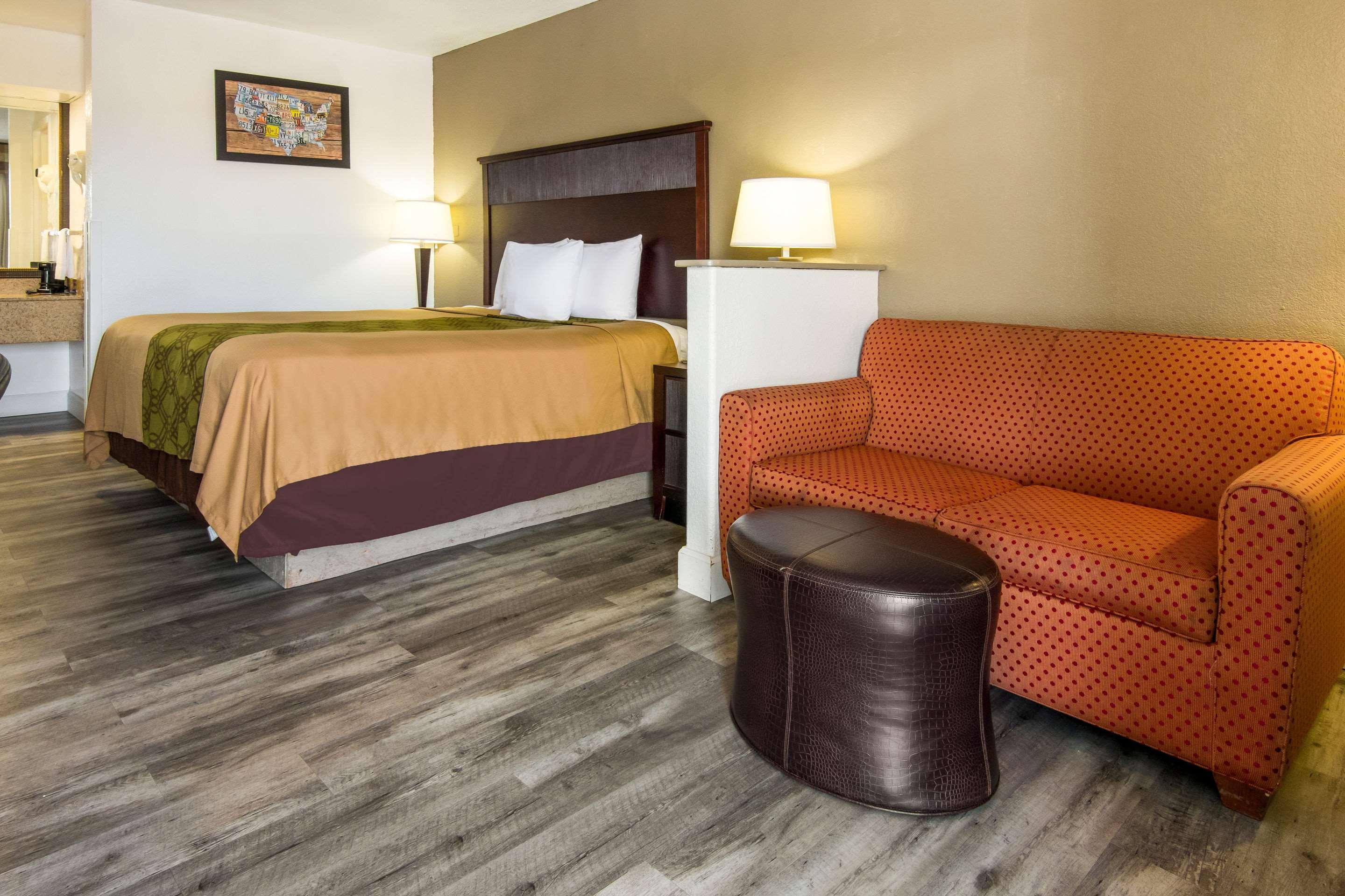 Econo Lodge Inn & Suites Macon Exterior photo