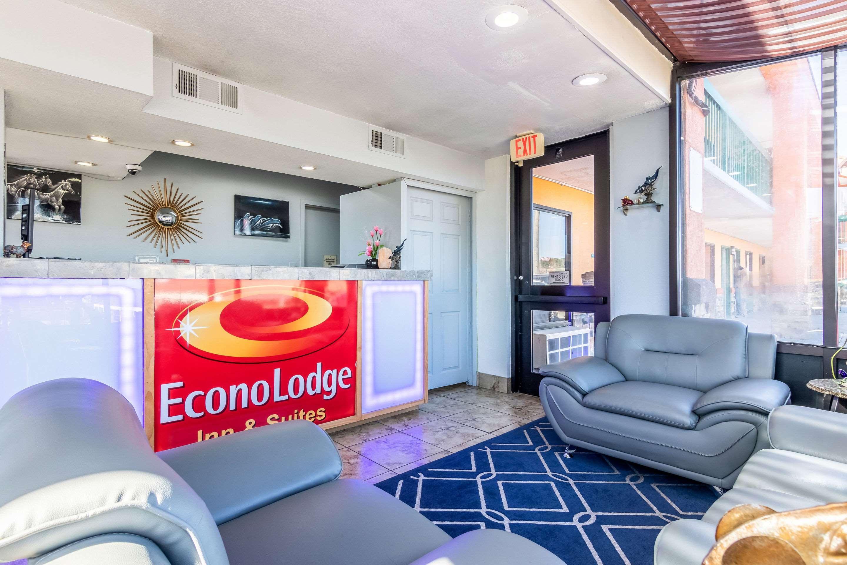 Econo Lodge Inn & Suites Macon Exterior photo
