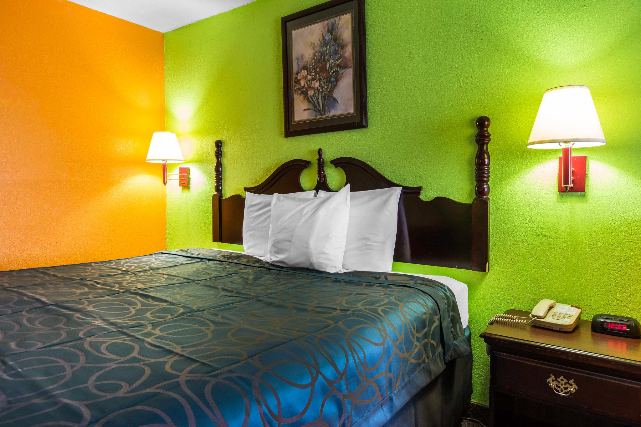Econo Lodge Inn & Suites Macon Exterior photo