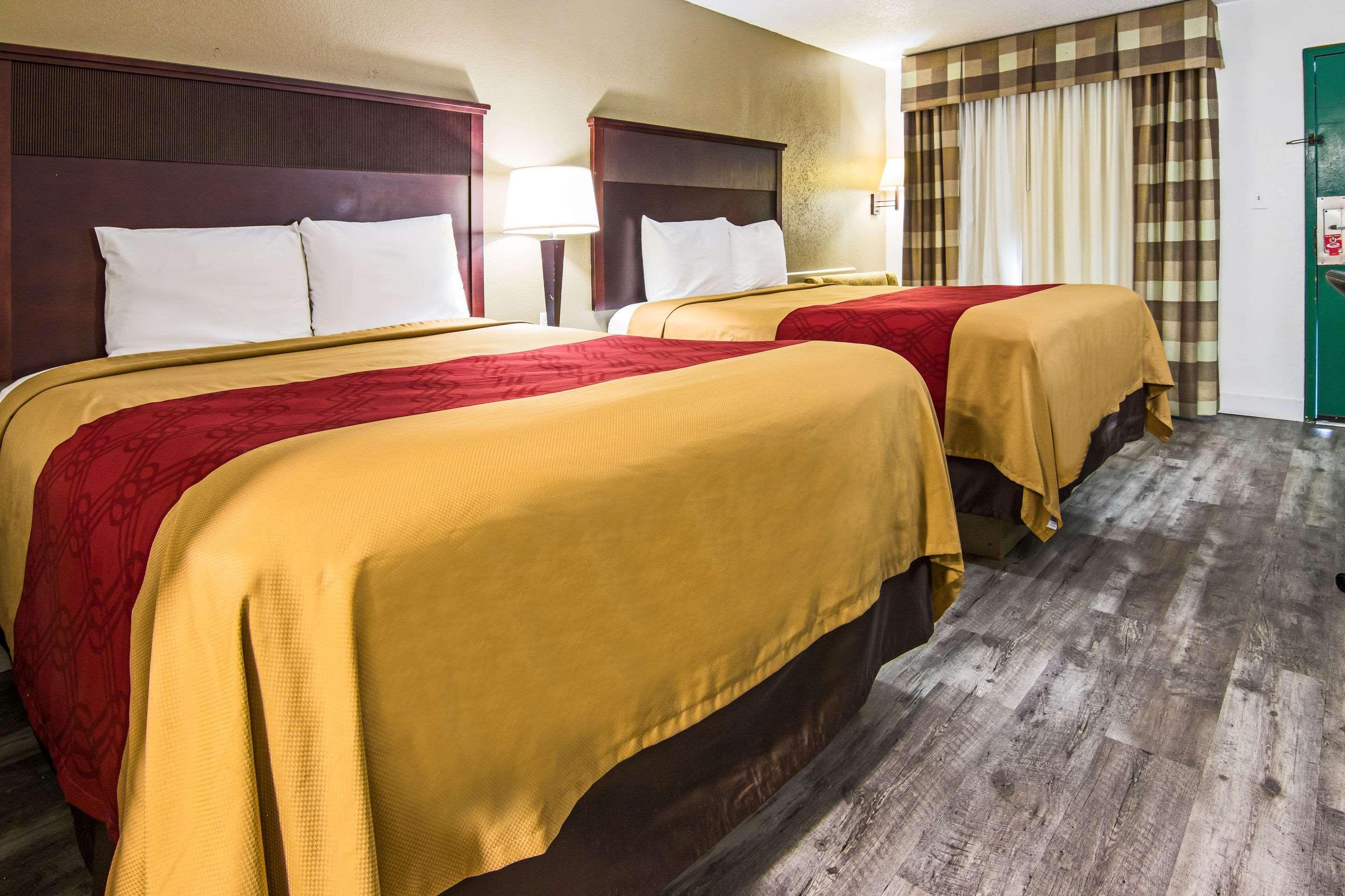 Econo Lodge Inn & Suites Macon Exterior photo