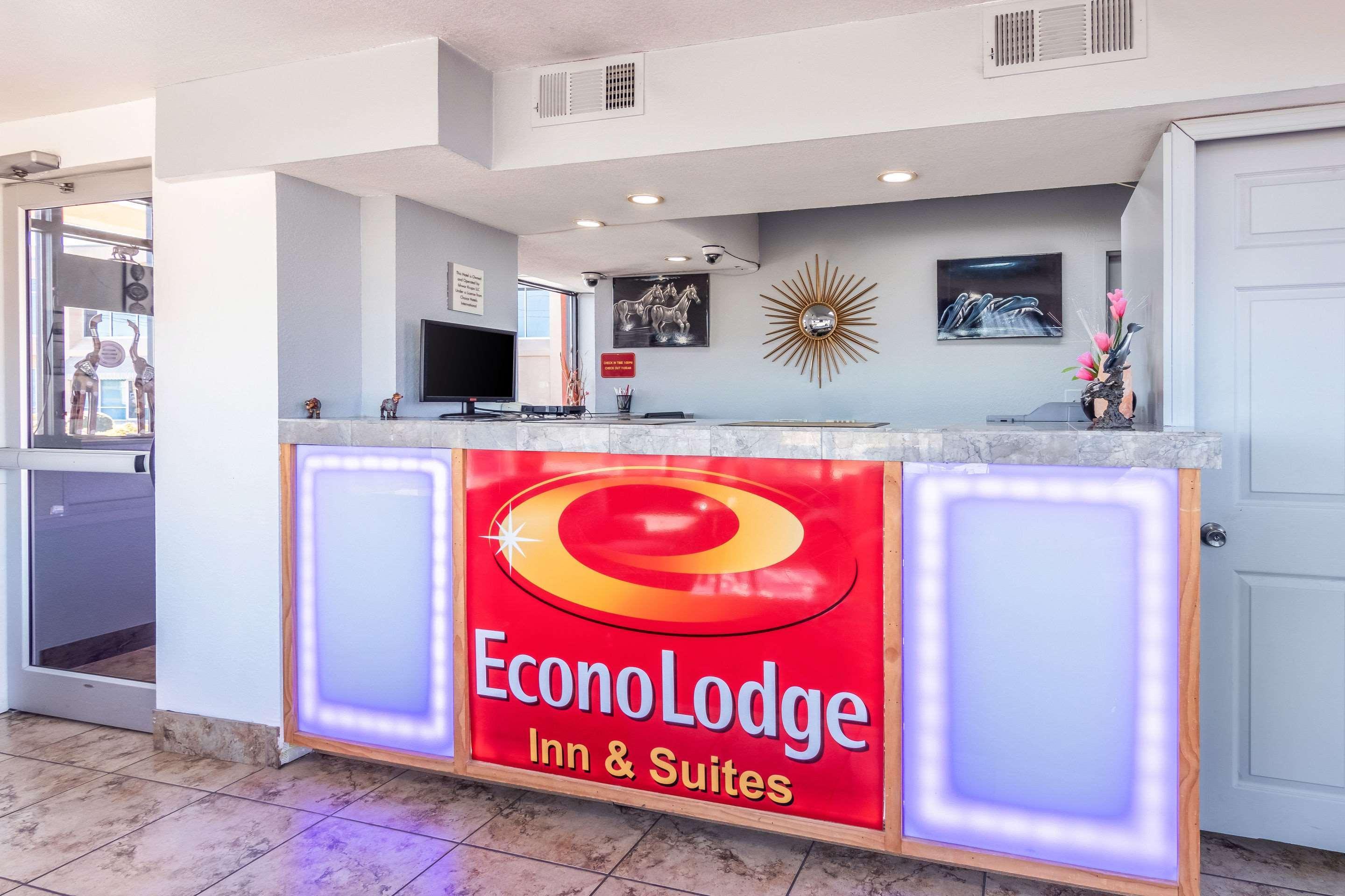 Econo Lodge Inn & Suites Macon Exterior photo