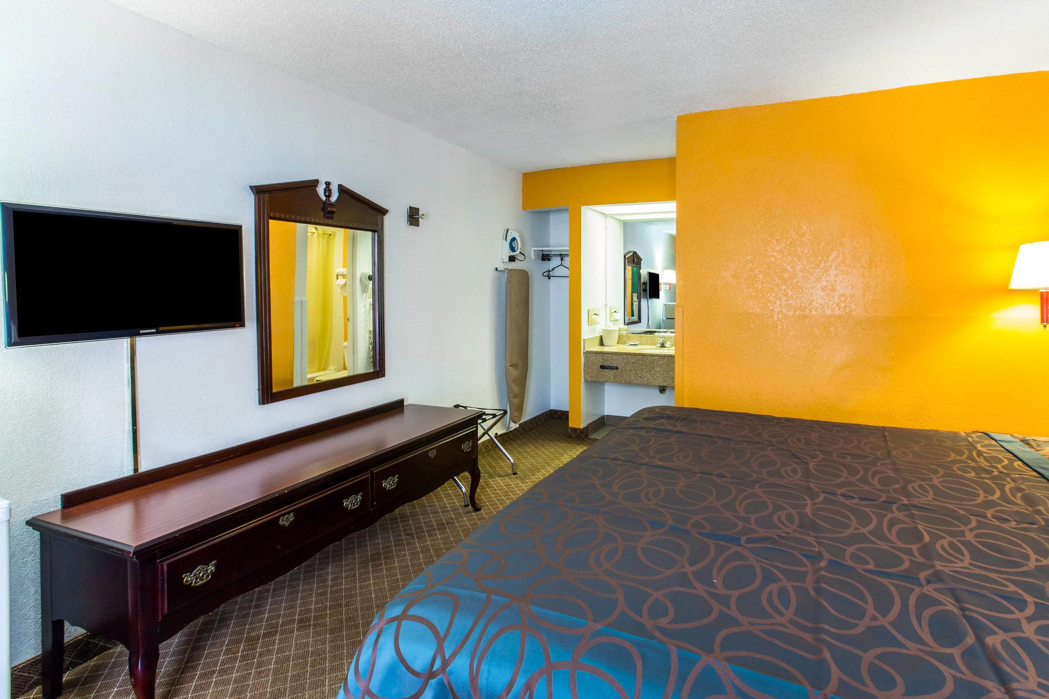 Econo Lodge Inn & Suites Macon Exterior photo