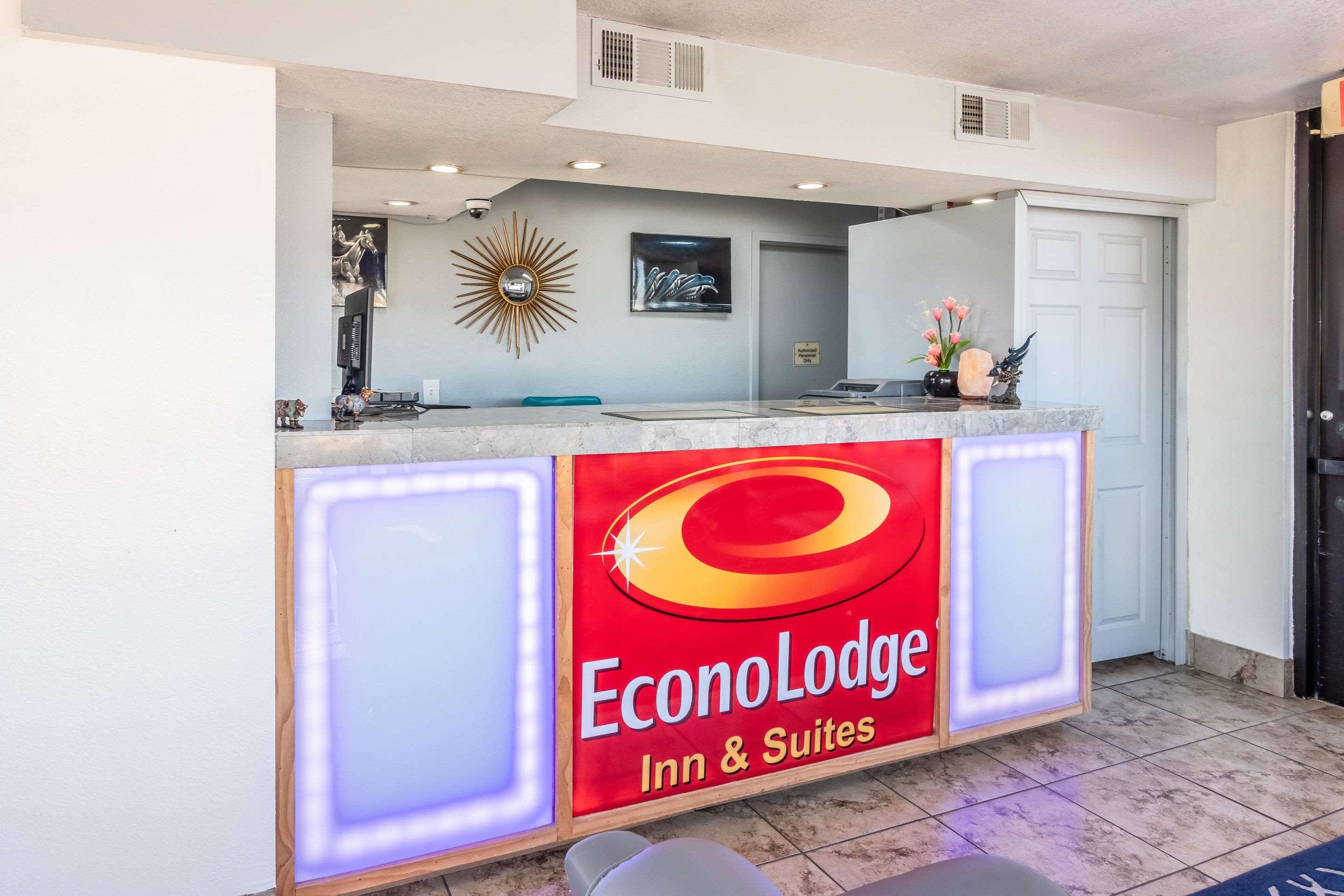 Econo Lodge Inn & Suites Macon Exterior photo