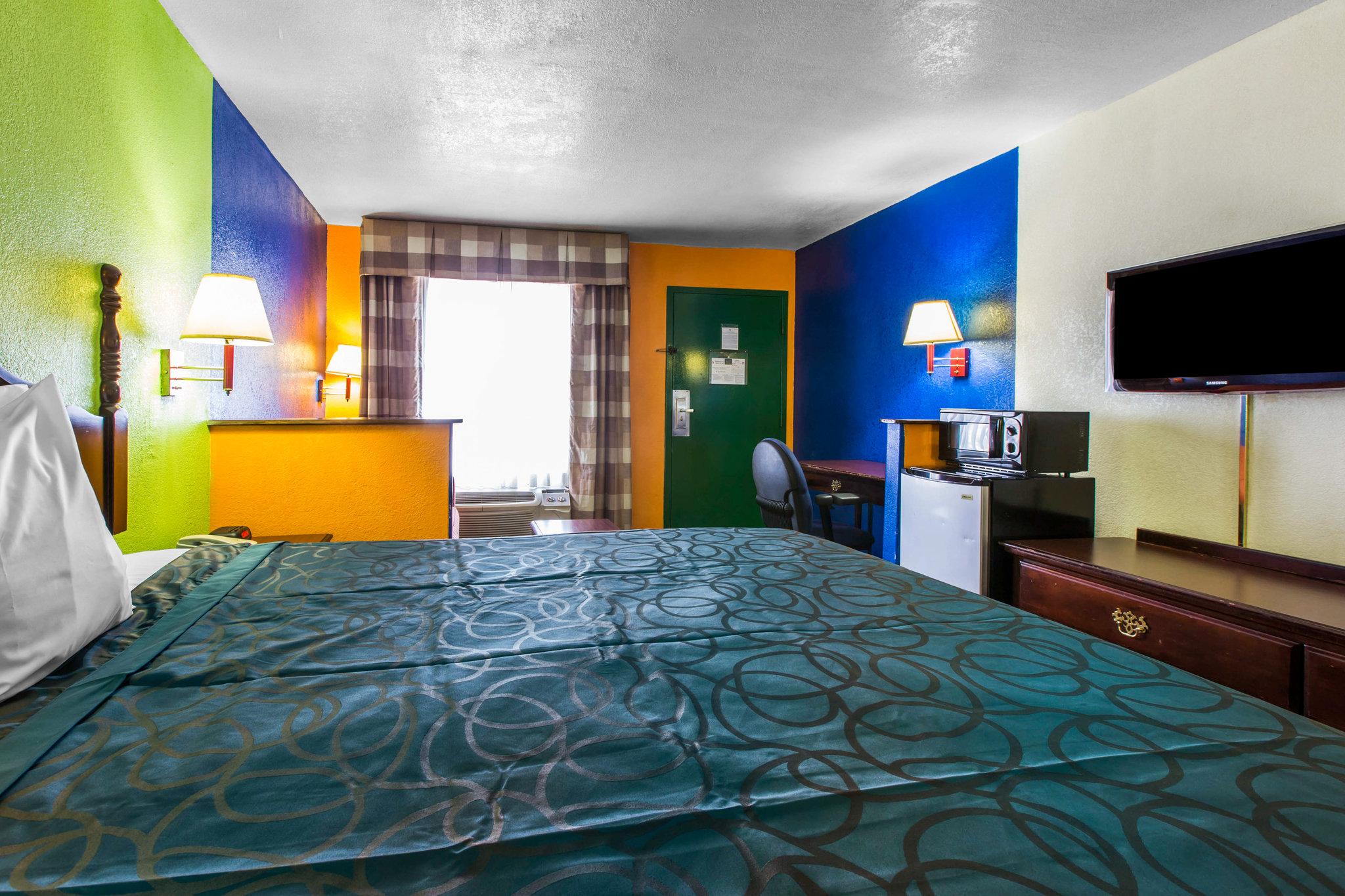 Econo Lodge Inn & Suites Macon Exterior photo