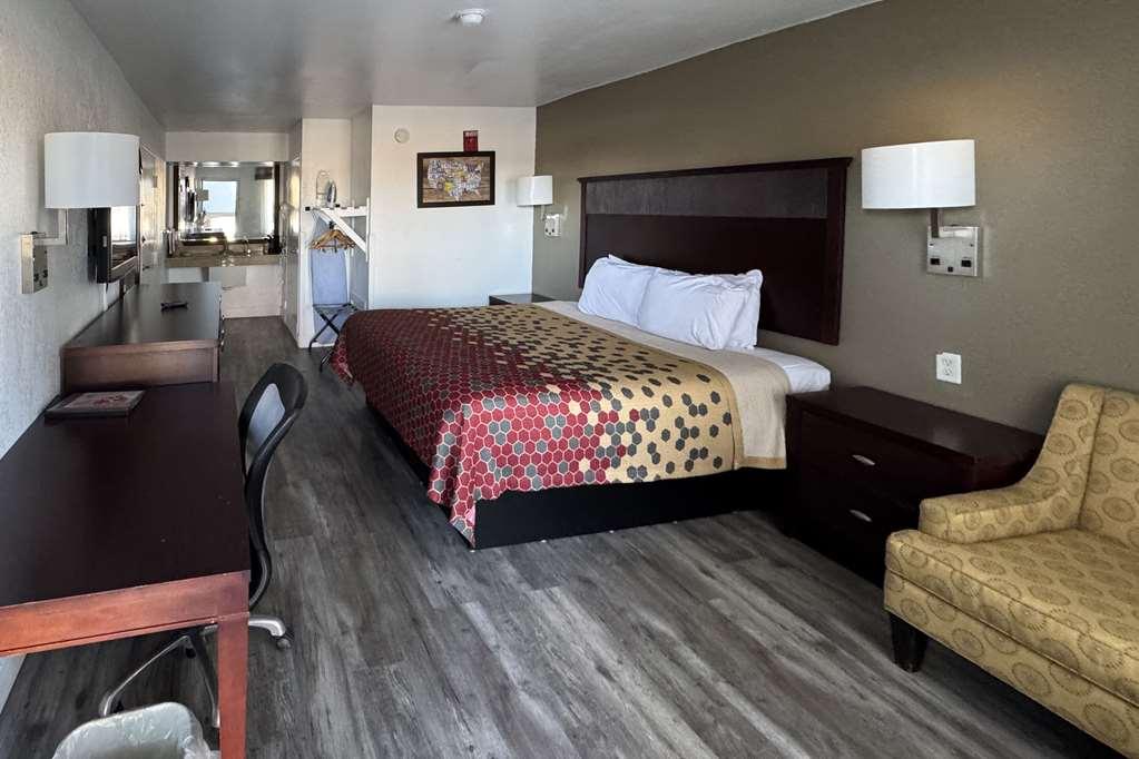 Econo Lodge Inn & Suites Macon Room photo