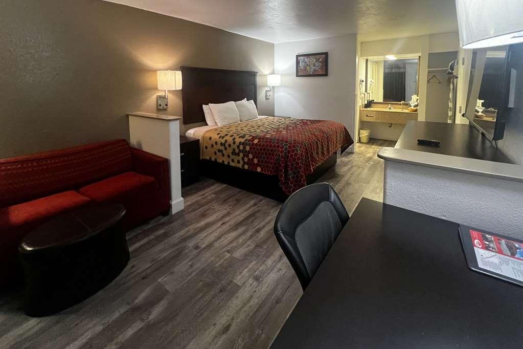 Econo Lodge Inn & Suites Macon Room photo