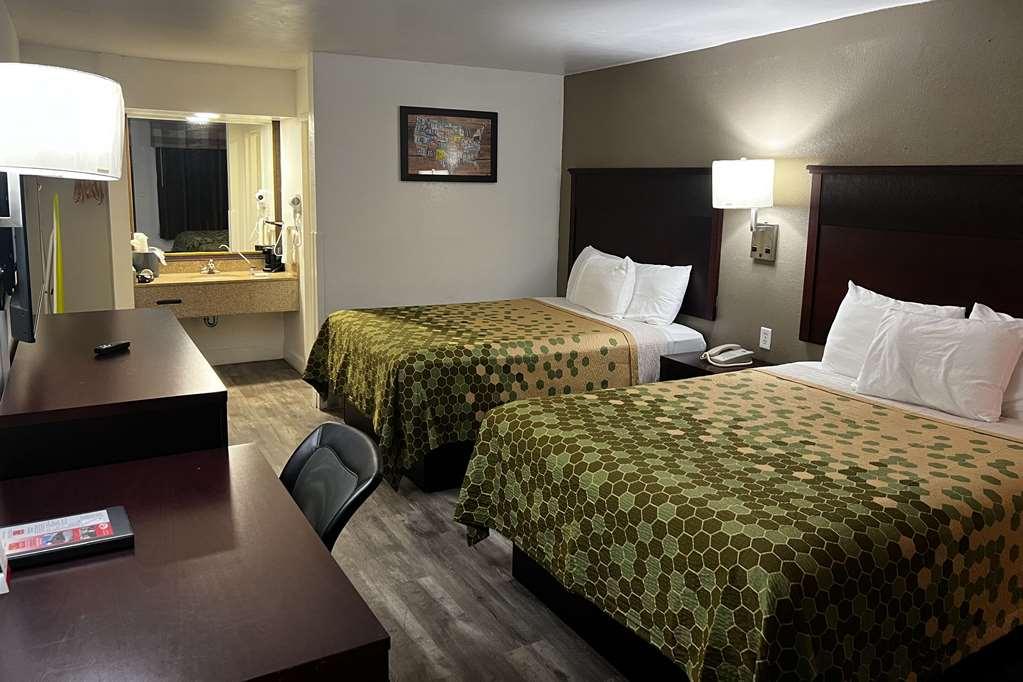 Econo Lodge Inn & Suites Macon Room photo