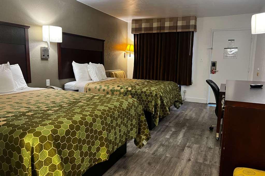 Econo Lodge Inn & Suites Macon Room photo