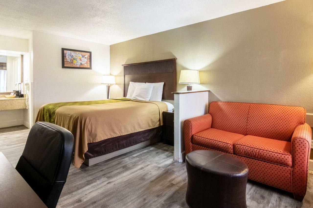 Econo Lodge Inn & Suites Macon Exterior photo
