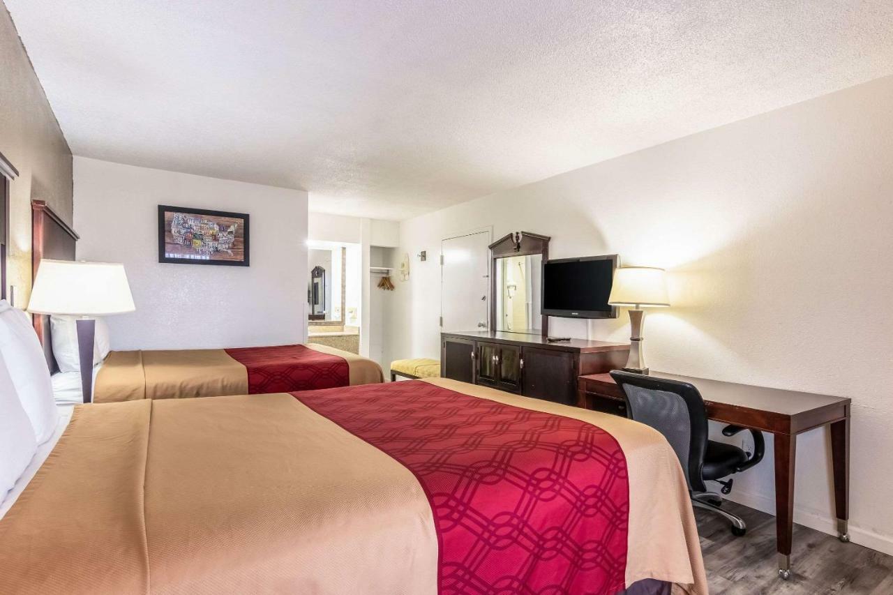 Econo Lodge Inn & Suites Macon Exterior photo