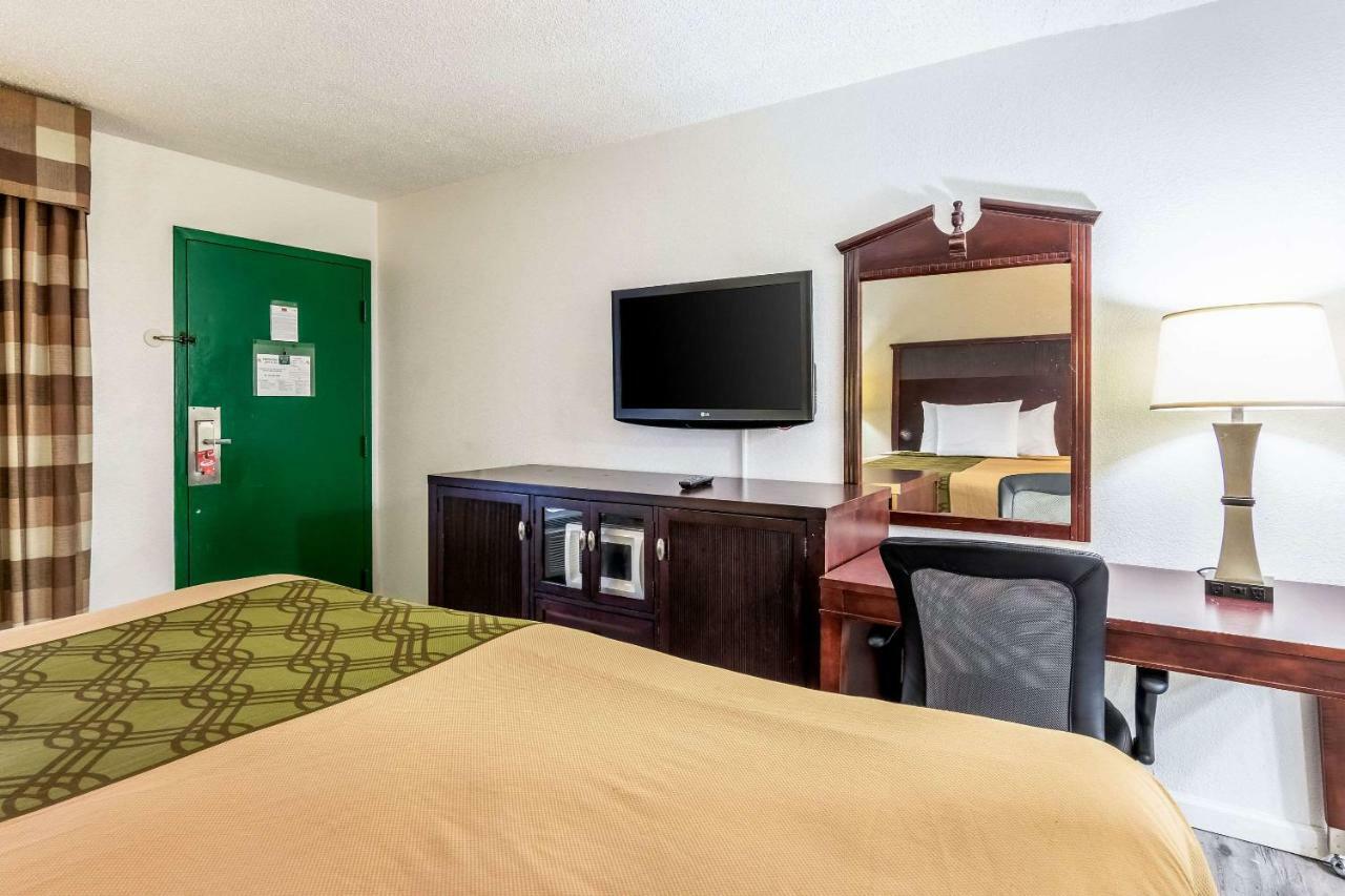 Econo Lodge Inn & Suites Macon Exterior photo