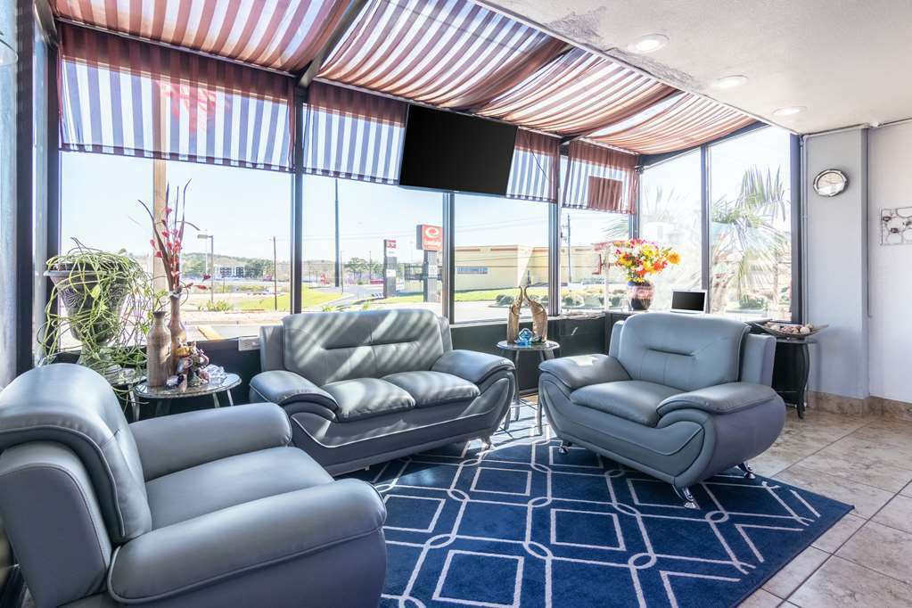 Econo Lodge Inn & Suites Macon Interior photo
